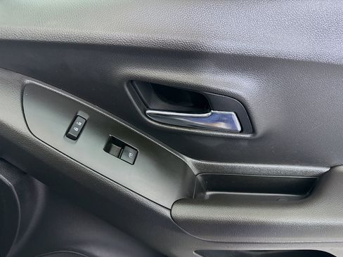 Used 2020 Chevrolet Trax LT w/ LT Convenience Package image 31