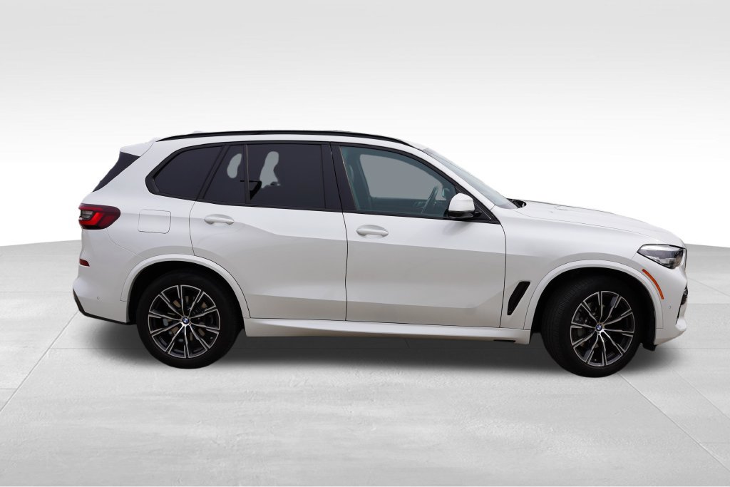 Used 2023 BMW X5 xDrive40i w/ M Sport Package AWD/4WD image 3
