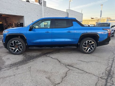 Used 2025 Chevrolet Silverado EV RST image 4