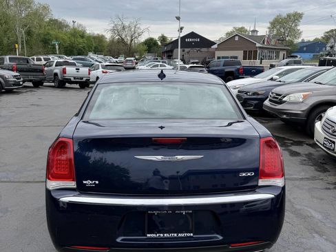 Used 2016 Chrysler 300 Limited RWD image 7