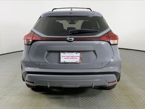 Used 2023 Nissan Kicks SR w/ SR Premium Package FWD image 6