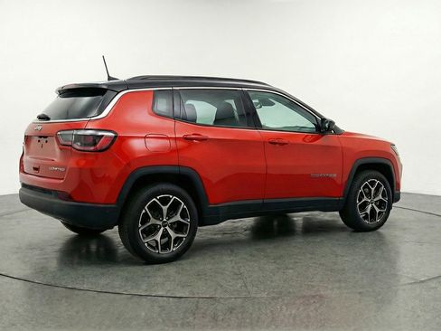 Used 2025 Jeep Compass Limited image 9