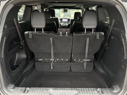 Used 2025 Chrysler Pacifica Limited FWD image 35