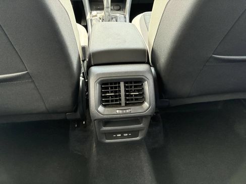 Used 2026 Volkswagen Taos SE FWD image 19
