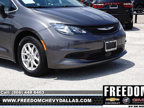 Used 2023 Chrysler Voyager LX FWD image 39