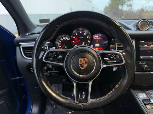 Used 2018 Porsche Macan AWD/4WD image 35