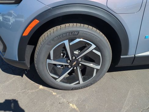 New 2026 Chevrolet Equinox EV LT image 32