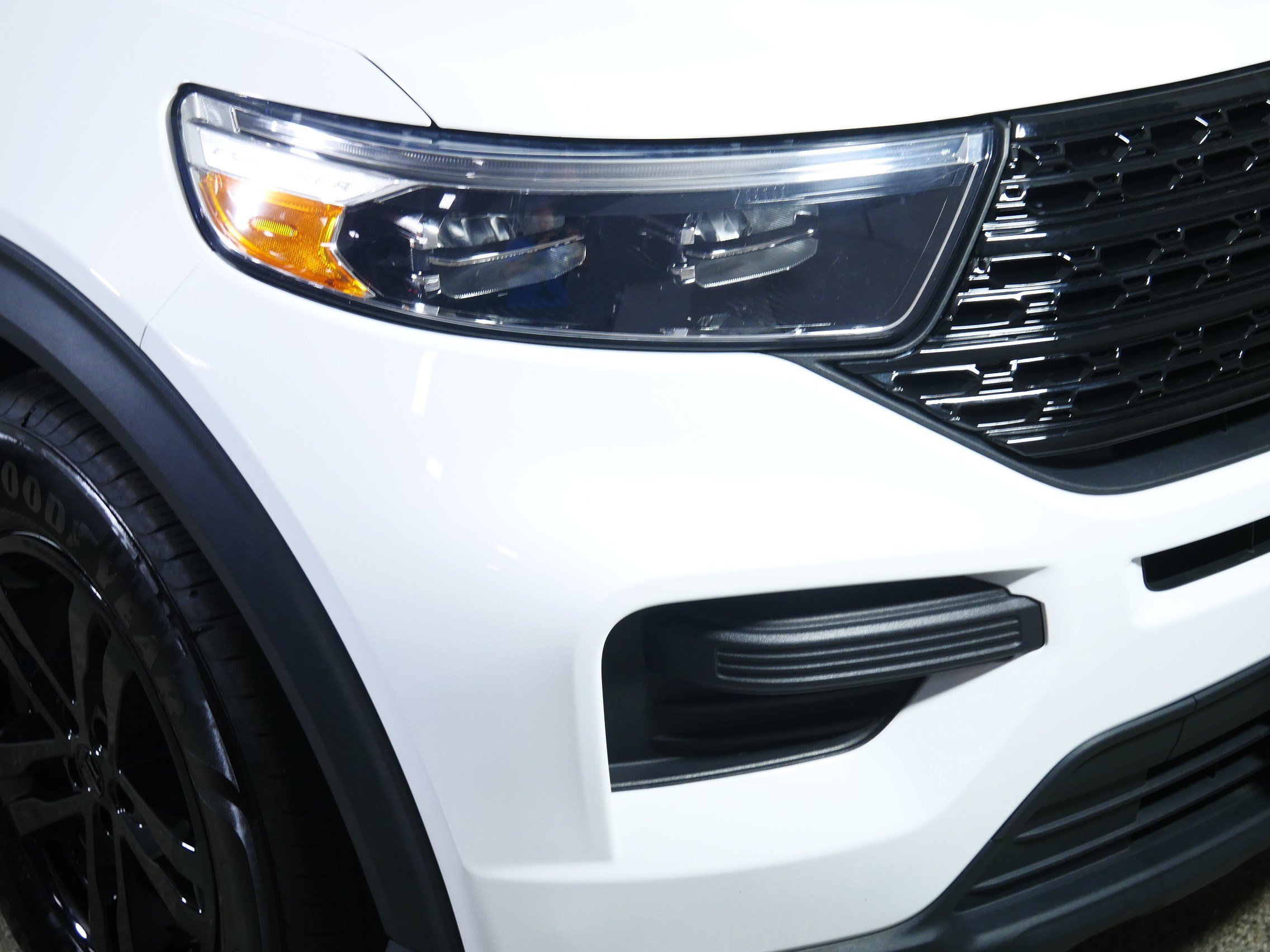 Used 2023 Ford Explorer XLT AWD/4WD image 16