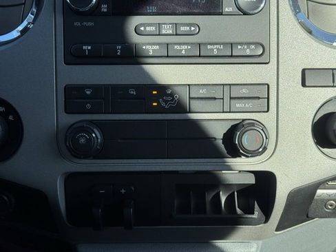 Used 2015 Ford F250 XLT w/ XLT Interior Package image 11