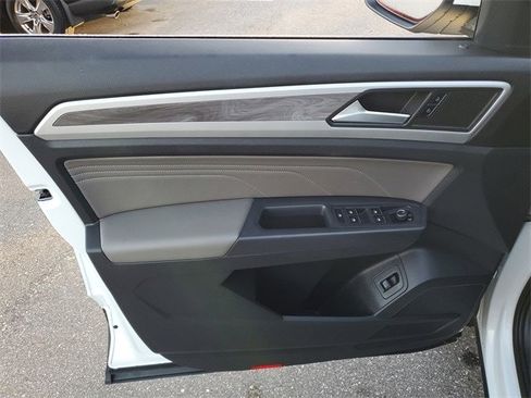 Used 2021 Volkswagen Atlas Cross Sport SE image 14