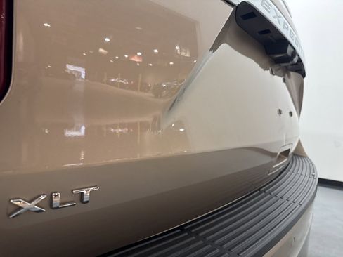 Used 2020 Ford Expedition XLT w/ FX4 Off-Road Package image 11