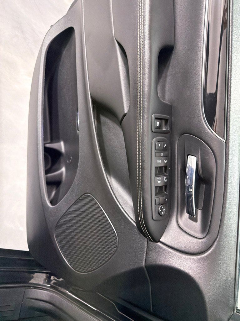 Used 2017 Dodge Grand Caravan SE FWD image 10