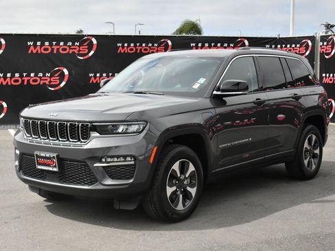 Used 2023 Jeep Grand Cherokee 4WD 4xe image 3