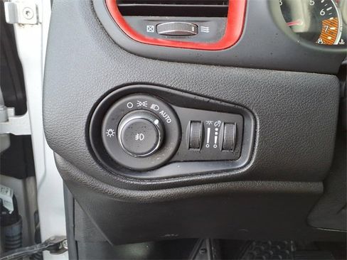 Used 2021 Jeep Renegade Trailhawk image 16