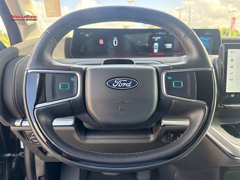 Used 2025 Ford Expedition Platinum AWD/4WD image 22