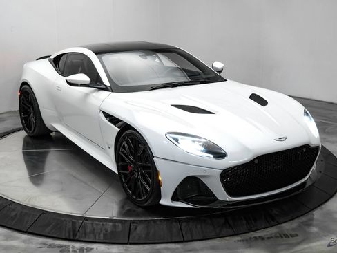 Used 2023 Aston Martin DBS Coupe RWD image 28