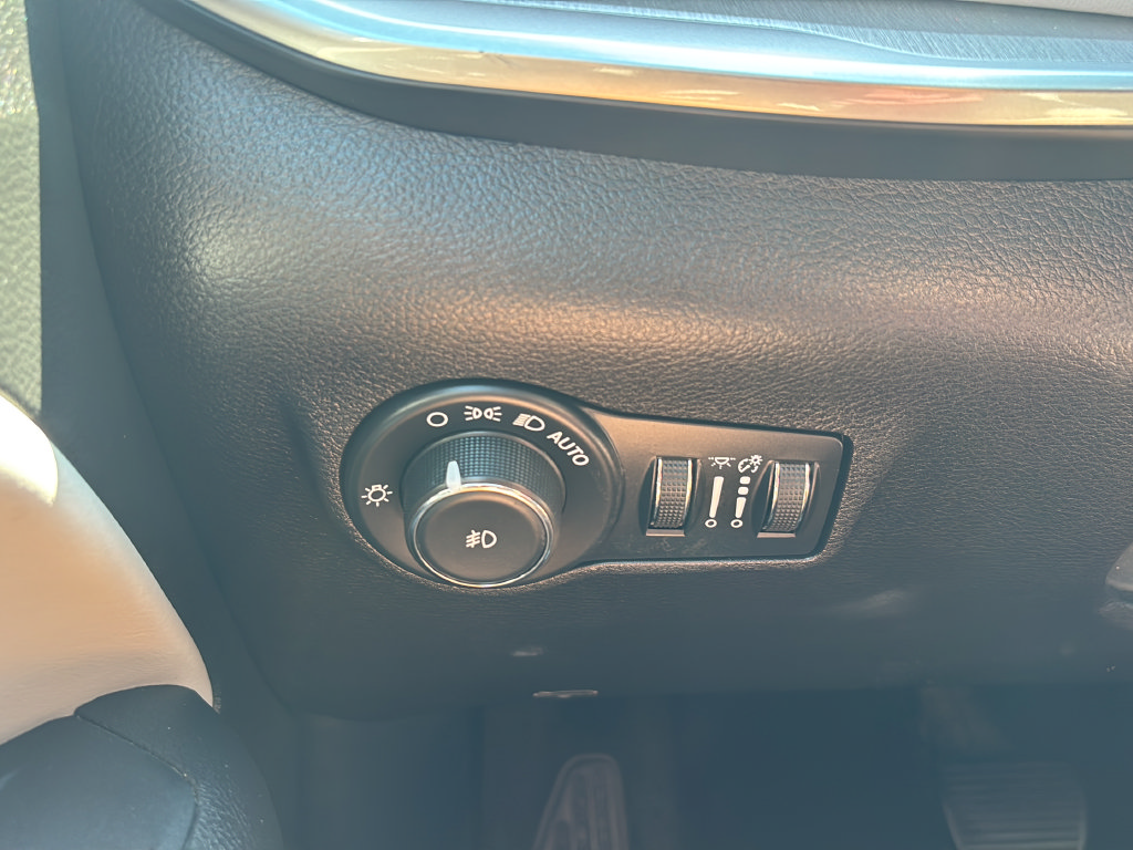 Used 2025 Jeep Compass Limited AWD/4WD image 22