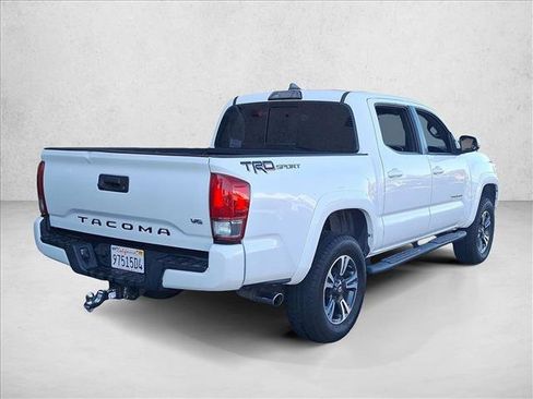 Used 2017 Toyota Tacoma TRD Sport w/ Tow Package image 5