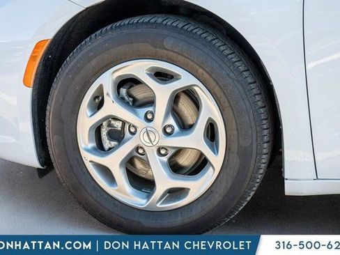 Used 2023 Chrysler Pacifica Limited image 44