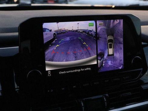 Used 2024 Nissan Pathfinder SL image 18