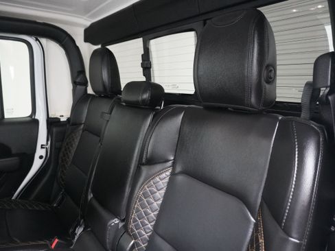 Used 2023 Jeep Gladiator Overland AWD/4WD image 12