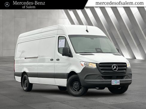 Used 2025 Mercedes-Benz Sprinter 2500 image 1