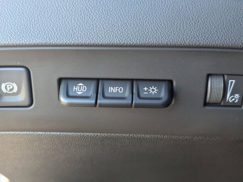 Used 2022 Buick Enclave Avenir w/ Avenir Technology Package image 32