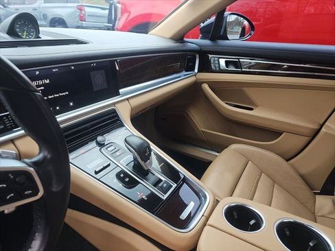 Used 2018 Porsche Panamera 4 image 14