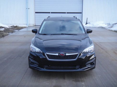 Used 2017 Subaru Impreza 2.0i Premium image 3