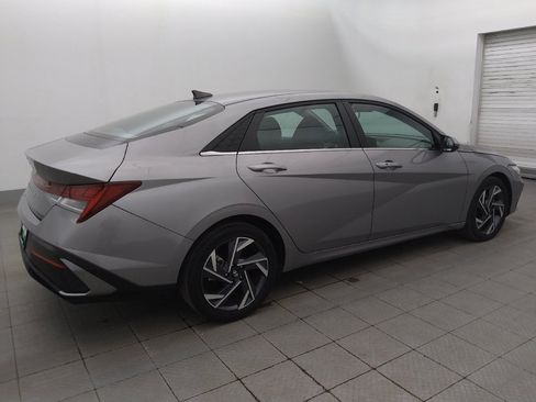 Used 2025 Hyundai Elantra SEL FWD image 10
