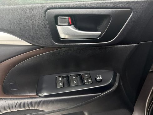Used 2016 Toyota Highlander XLE FWD image 15