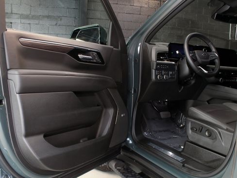 Used 2025 Chevrolet Tahoe Z71 w/ Z71 Off-Road Package AWD/4WD image 30