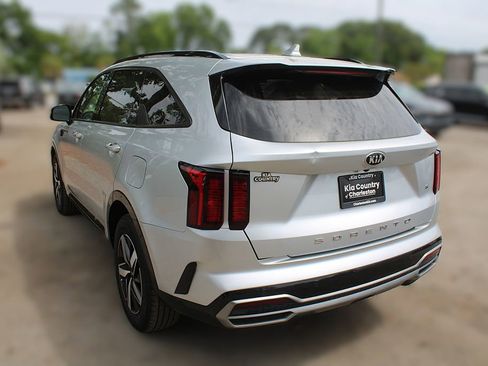 Certified 2021 Kia Sorento S image 12