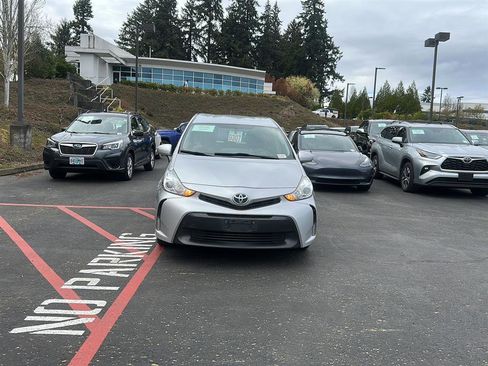 Used 2017 Toyota Prius V Three image 1