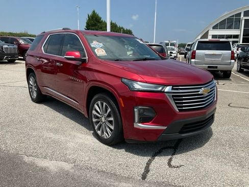 Used 2023 Chevrolet Traverse Premier w/ LPO, Cargo Package FWD image 3