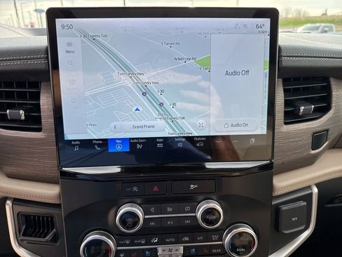 Used 2024 Ford Expedition Limited image 23