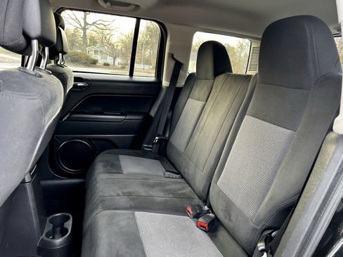 Used 2014 Jeep Patriot Latitude w/ Sun/Sound Group image 18