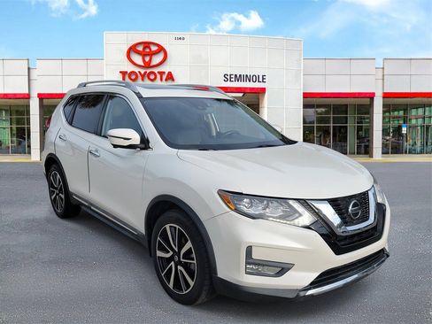 Used 2020 Nissan Rogue SL w/ Premium Package image 2