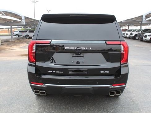 Used 2025 GMC Yukon Denali Ultimate w/ LPO, Floor Liner Package AWD/4WD image 4
