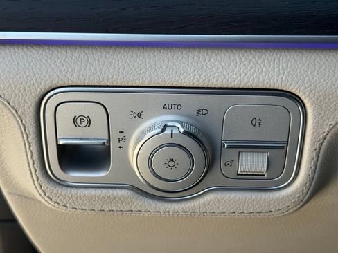 Used 2023 Mercedes-Benz GLS 450 4MATIC image 28