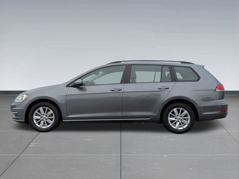 Used 2019 Volkswagen Golf S image 3