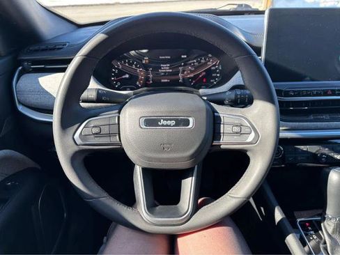 Used 2024 Jeep Compass Latitude AWD/4WD image 18