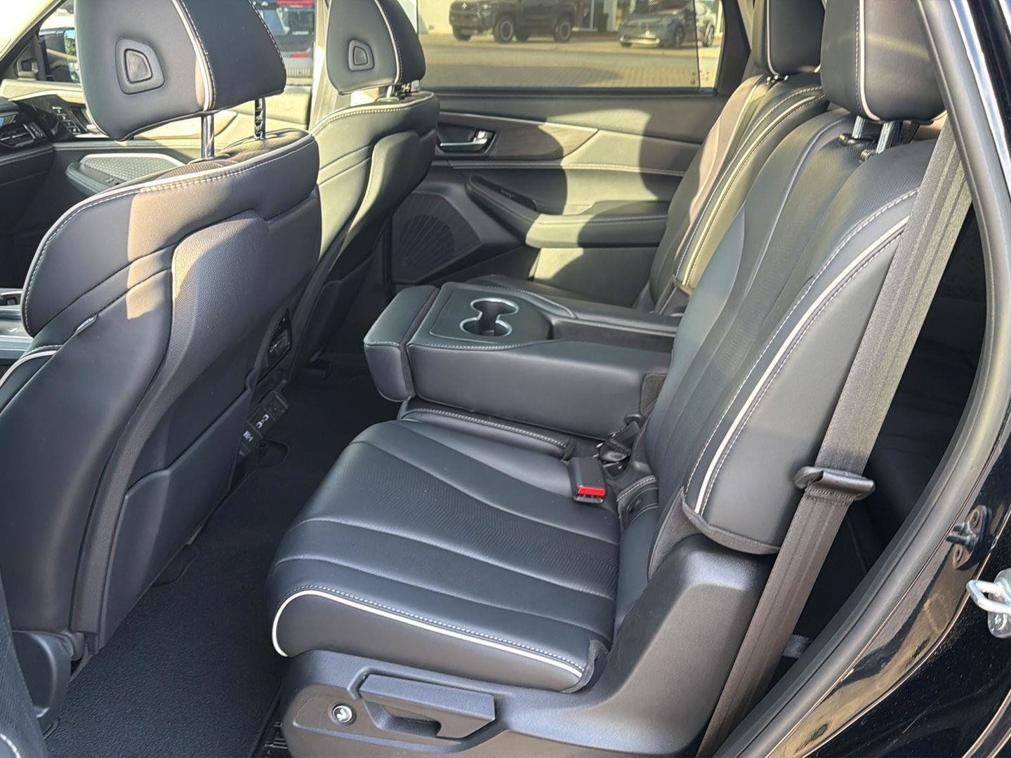 Used 2023 Acura MDX w/ Advance Package AWD/4WD image 11