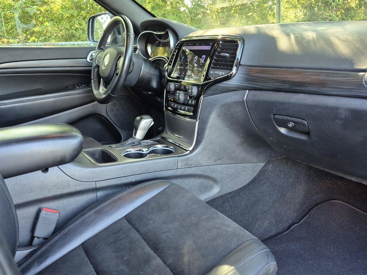 Used 2019 Jeep Grand Cherokee Laredo w/ Laredo X Package RWD image 22