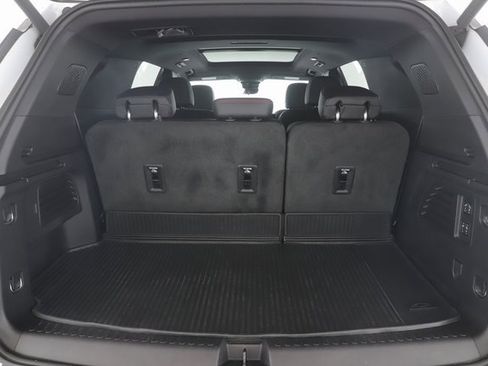 Used 2025 Chevrolet Traverse RS image 31