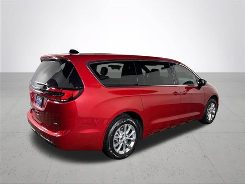 New 2026 Chrysler Pacifica Select AWD/4WD image 6
