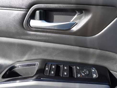 Used 2023 Nissan Pathfinder SL image 9