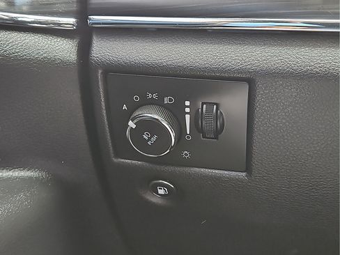 Used 2019 Jeep Grand Cherokee Limited w/ Luxury Group II AWD/4WD image 15