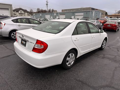 Used 2004 Toyota Camry LE image 3