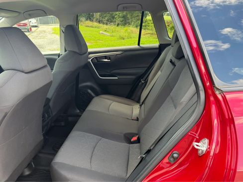 Used 2022 Toyota RAV4 XLE FWD image 37